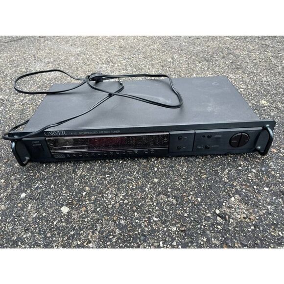 Carver CM-1090 Amp, w/ Carver TX-12 AM/FM Tuner - Picture 1 of 10